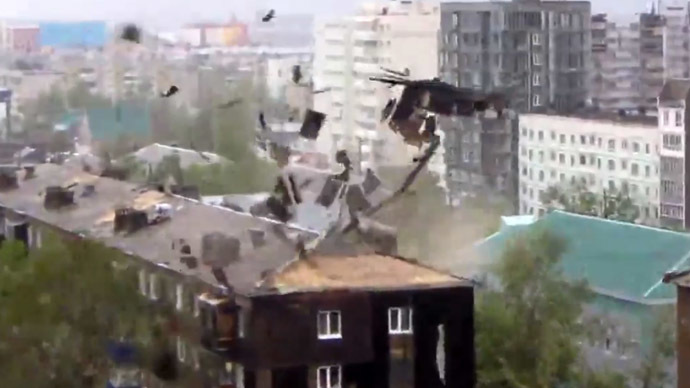 Powerful hurricane tears roofs off, trees out in Russia’s Far East (VIDEOS)