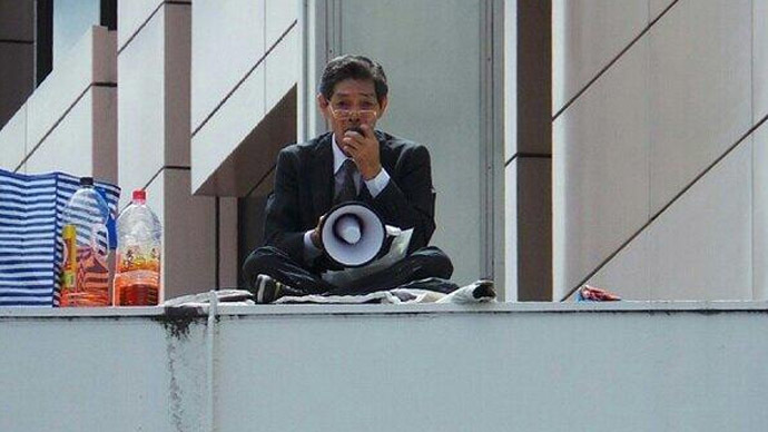 Japanese man self-immolates in pro-pacifist constitution protest (GRAPHIC CONTENT)