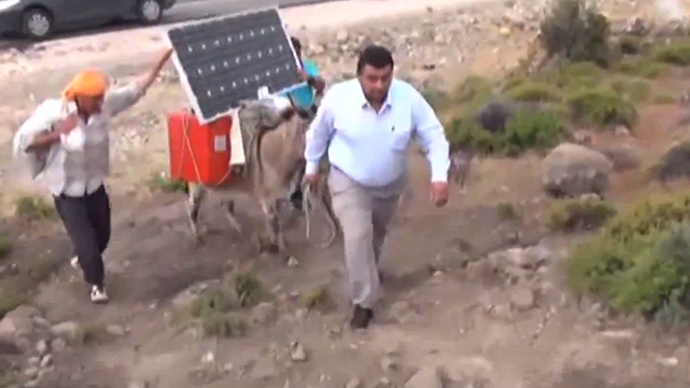 Solar power donkeys used as mobile chargers in Turkey (VIDEO)
