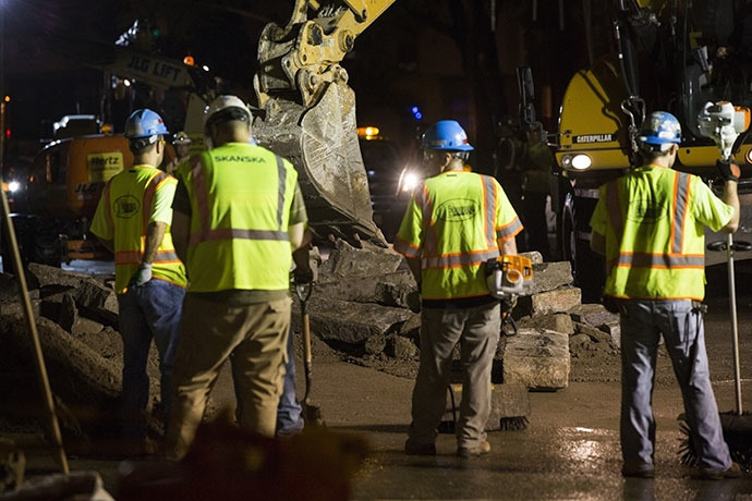 Workers clean up after what local media describe as a stone facade collapsed underneath the Brooklyn Bridge after an unusually strong summer storm in New York July 2, 2014. (Reuters / Lucas Jackson)