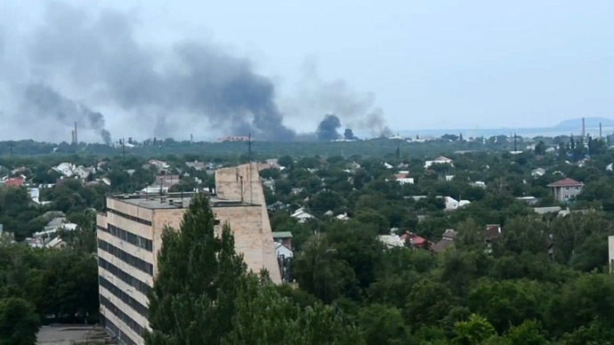 Ukraine army assaults Lugansk: Airstrikes on suburbs, shelling of residential areas