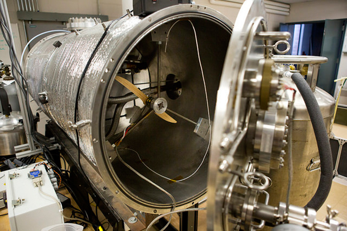 The chamber simulates the atmospheric conditions of Mars in hopes of producing water through the interaction of salt with the atmospheric conditions simulated by the chamber. The resulting research allows Astrobiologists to postulate about the potential of life on Mars. Image credit: Joseph Xu