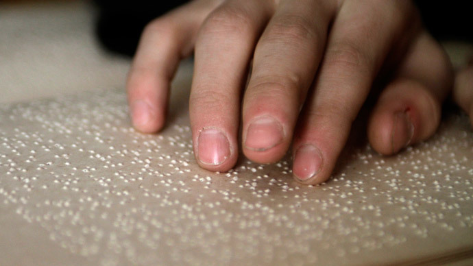 New ring-like device reads out loud to the blind