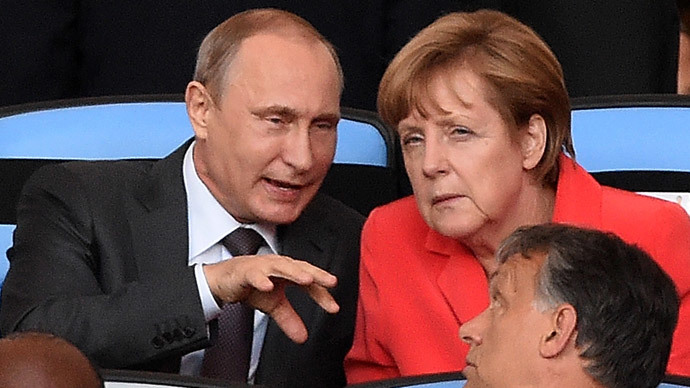 German Chancellor Angela Merkel (R) and Russian President Vladimir Putin chat at the Maracana Stadium in Rio de Janeiro on July 13, 2014.(AFP Photo / Pedro Ugarte)
