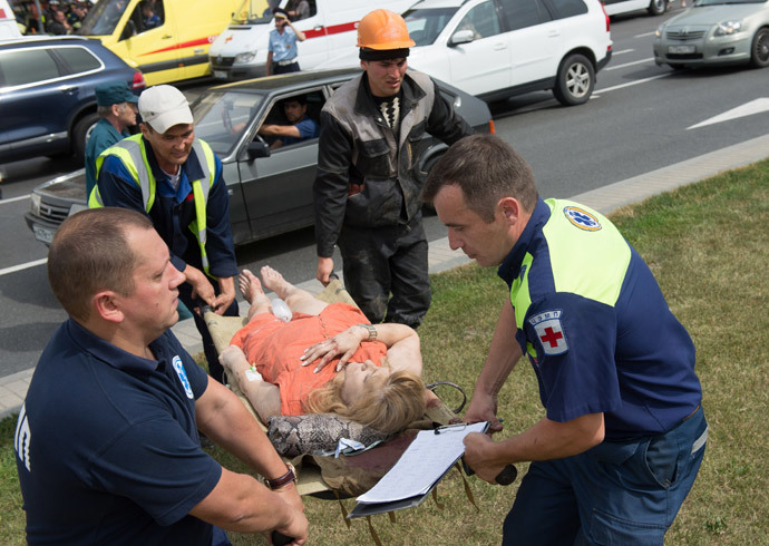 Rescuers and paramedics evacuate passengers injured as several subway cars derailed in Moscow, on July 15, 2014. (AFP Photo / Dmitry Serebryakov)