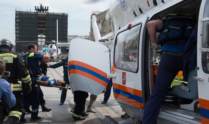 Rescuers and paramedics use helicopters to evacuate passengers injured as several subway cars derailed in Moscow, on July 15, 2014. (AFP Photo / Dmitry Serebryakov)