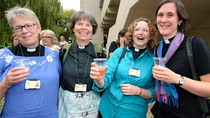 Church of England backs women bishops in historic vote