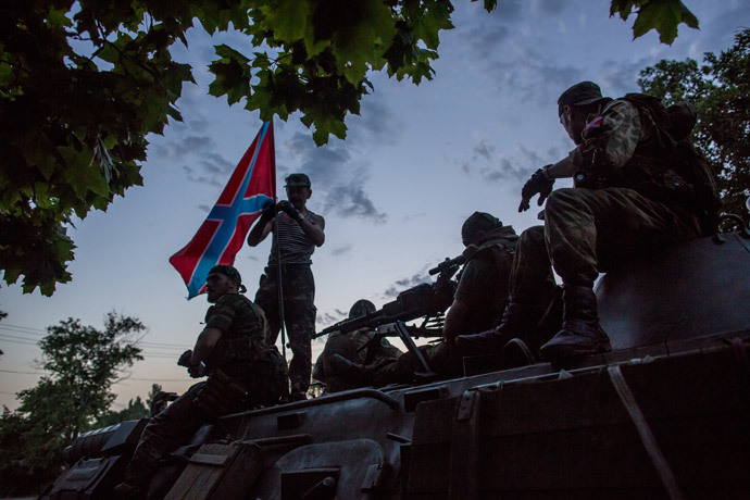 Donbass militia fighters in the town of Snezhnoye during clashes with the Ukrainian military. (RIA Novosti / Andrey Stenin)
