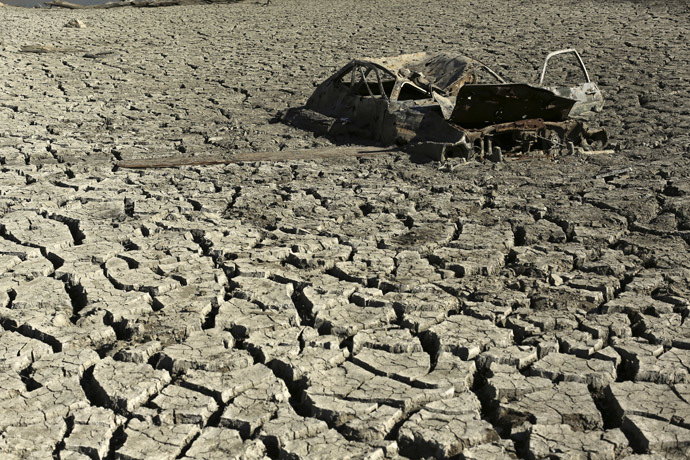The remains of an automobile is pictured on the bottom of the Almaden Reservoir near San Jose, California January 21, 2014. (Reuters/Robert Galbraith)