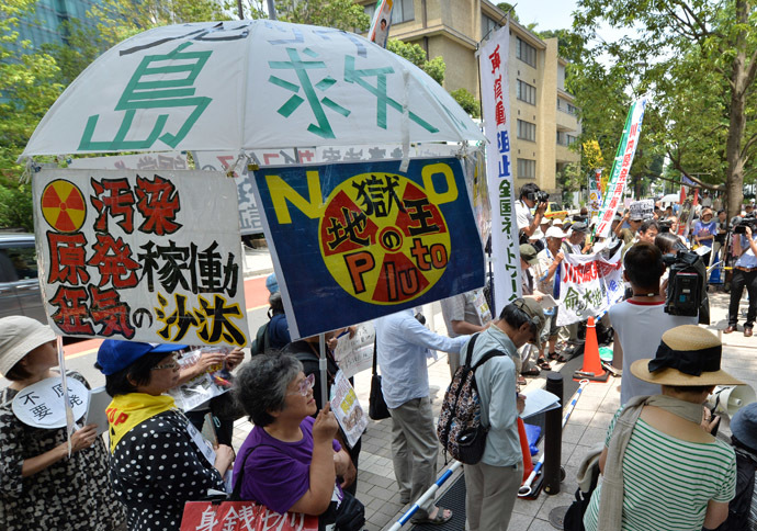 Anti-nuclear demonstrators stage a rally in Tokyo on July 16, 2014. (AFP Photo)