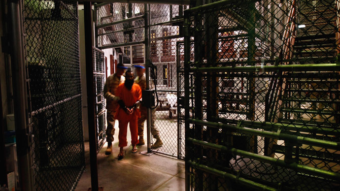 An inmate being escorted in Guantanamo (AFP Photo / John Moore)