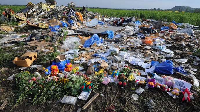 World mourns MH17 crash victims as body recovery continues