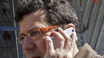 Obama signs law allowing cell phones to be unlocked