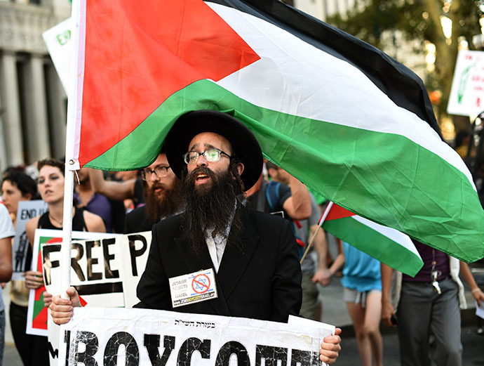 New Yorkers gather to protest IsraelÃs military assault in Gaza during a rally at Foley Square July 24, 2014 where they will read aloud over hundred names of the Palestinian children that killed in IsraelÃs assault, before march through lower Manhattan. (AFP Photo / Timothy A. Clary)