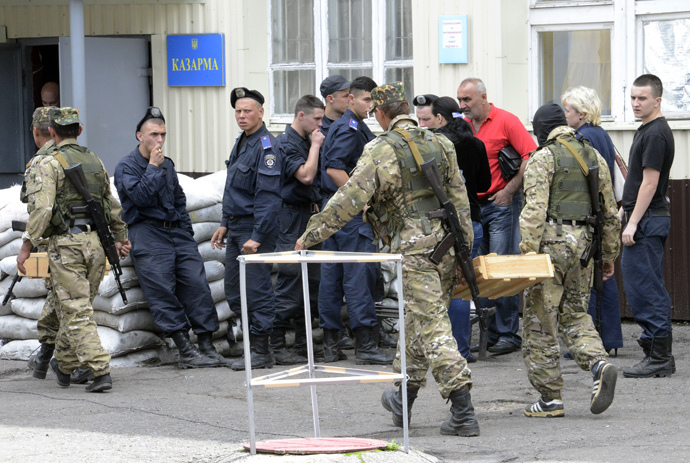 Servicemen of Ukrainian National Guard (AFP Photo / Alezander Khudoteply)