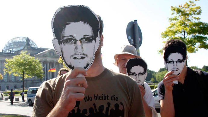 Assange urges Snowden to be 'extremely cautious' if he leaves Russia
