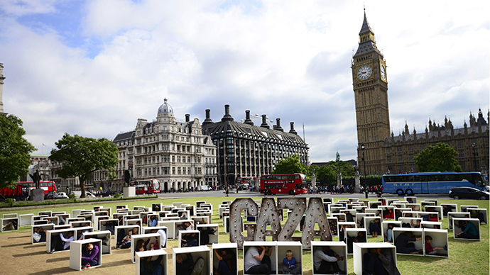 Block-aid: Protesters squeeze into boxes to highlight Gaza siege