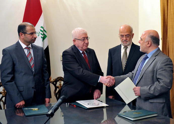 Newly elected Iraqi parliament speaker Salim al-Juburi (L) watching as Iraqi President Fuad Masum (2nd L) shakes hands with deputy parliamentary speaker Haidar al-Abadi (R), (AFP Photo / Iraqi Prsident Office)