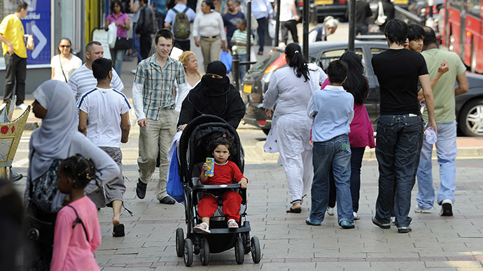 700,000 immigrants to UK can't speak English – report