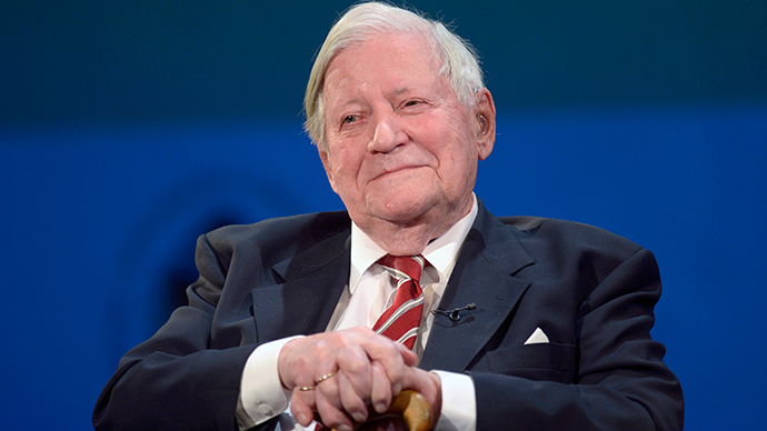 The 95-years old former German Chancellor Helmut Schmidt (Reuters / Fabian Bimmer)