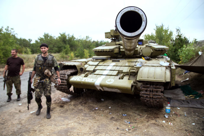Ukrainian troops stand beside a tank with the inscription "victory", as they guard a checkpoint near the small eastern Ukrainian city of Avdiyvka, north of Donetsk.(AFP Photo / Oleksandr Ratushniak )