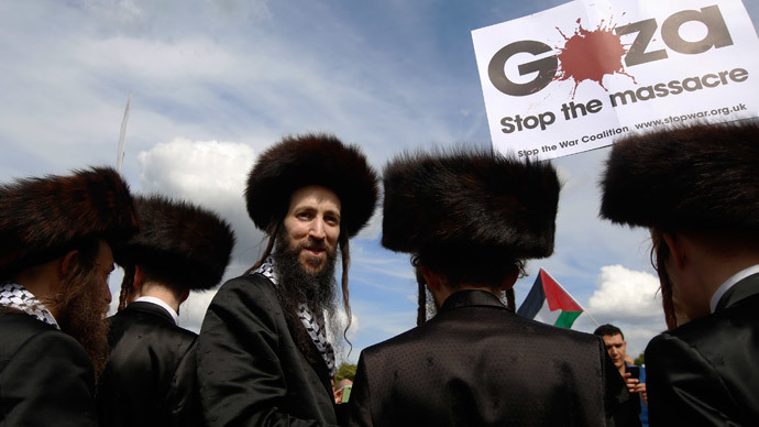 Jewish men join a protest to support the people of Gaza, in central London.(Reuters / Luke MacGregor)