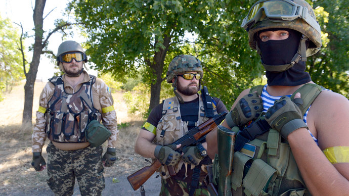 Members of Ukrainian volunteer battalion Dnipro stand as they patrol near the small southern Ukrainian city of Novoazovsk, Donetsk region, on August 27, 2014.(AFP Photo / Alexander Khudoteply)