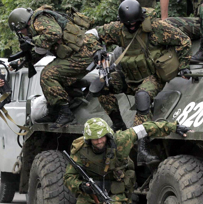 Russian special police forces soldiers jump from an APC during the rescue operation in the town of Beslan, North Ossetia, 03 September 2004. (AFP Photo/Maxim Mamur)