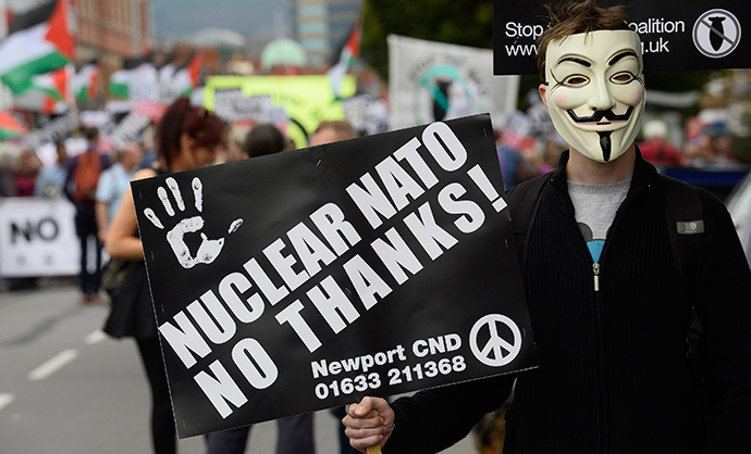 A demonstrator wearing a Guy Fawkes mask takes part in an anti-war protest march in Newport, Wales, August 30, 2014 (Reuters / Rebecca Naden)