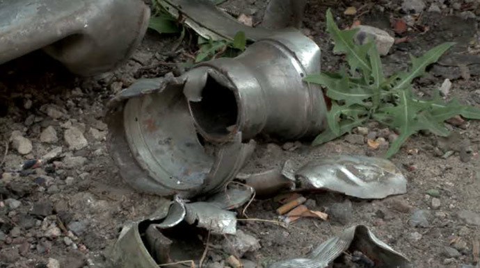 An unexploded shell in the city of Donetsk, eastern Ukraine (screenshot from RT)