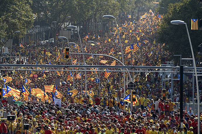 Catalans hold Catalan independentist flags (Estelada) during celebrations of Catalonia National Day (Diada) in Barcelona on September 11, 2014. (AFP Photo / Lluis Gene)