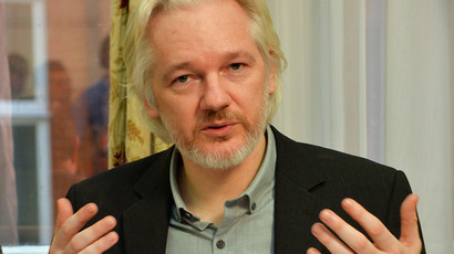 Assange sneaks into US conference... as full-body 3D hologram! (VIDEO)