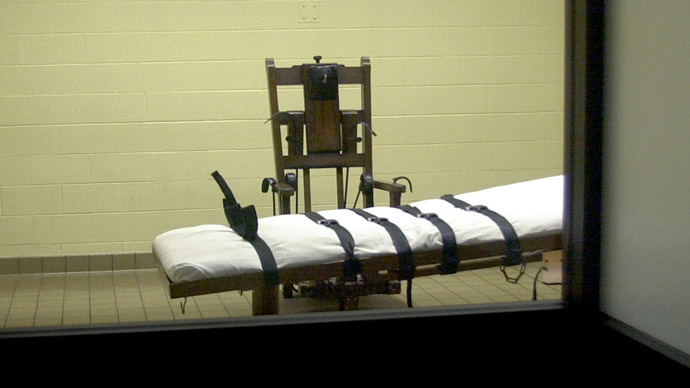 10 death row inmates challenge electric chair use in Tennessee