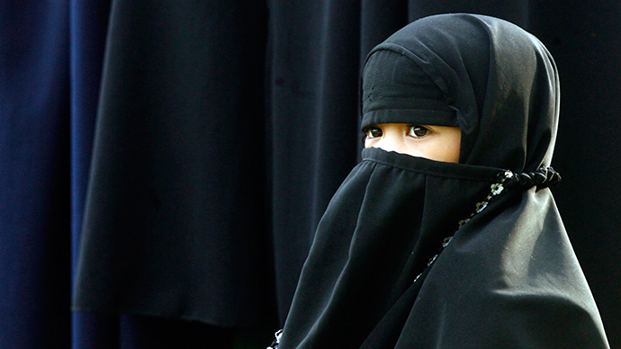 Over 1,000 students support London teen barred from school for wearing Islamic face veil