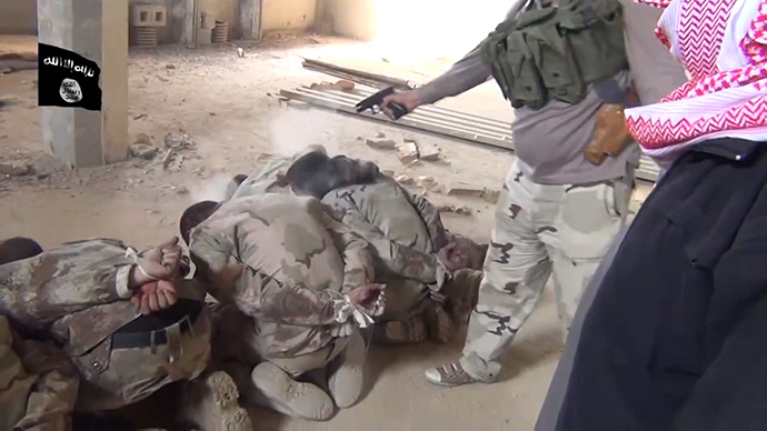 An image grab taken from a video uploaded on Youtube on February 19, 2014, allegedly shows militants from the Islamic State of Iraq and the Levant (ISIL) executing a group of Iraqi soldiers at an undisclosed location the Iraqi Anbar province (AFP Photo / HO)