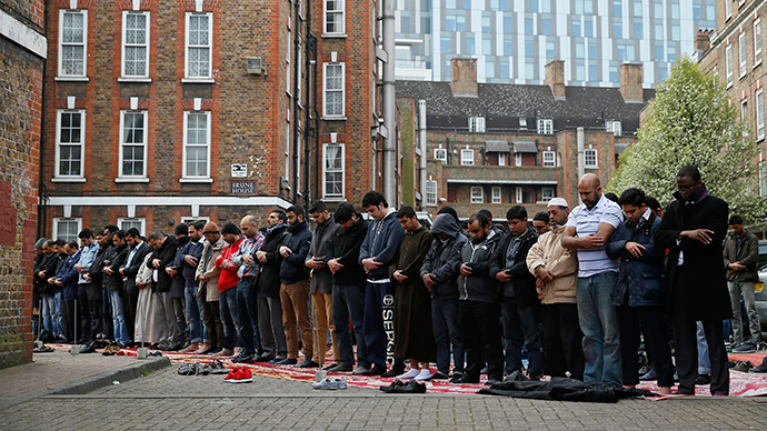 British-born, rich & isolated Muslims more likely to be radicalized – study