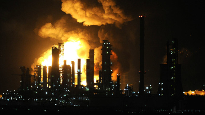 Huge blaze at Sicily’s oil refinery sparks panic, prompts locals to flee (VIDEO, PHOTOS)