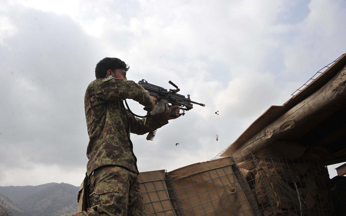 An Afghan security personnel retaliates against Taliban insurgents during an anti-Taliban operation in Dur Baba district near the Pakistan-Afghanistan border in the eastern Nangarhar province on September 25, 2014. (AFP Photo/Noorullah Shirzada)