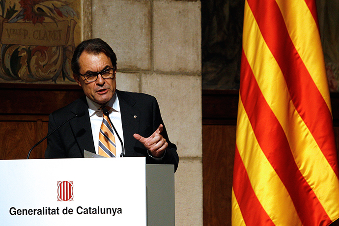 President of Catalonia's regional government Artur Mas delivers a speech during the presentation of the "White Book" on national transition of Catalonia in Barcelona on September 29, 2014. (AFP Photo / Quique Garcia)