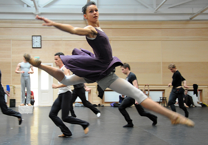 Soloists of the St. Petersburg State Academic Ballet Theatre of Boris Eifman, Lyubov Andreeva in a scene from the ballet "Rodin", presented at the "Cherry Orchard" festival on the Stage Bolshoi Theatre (RIA Novosti / Grigory Sysoev)
