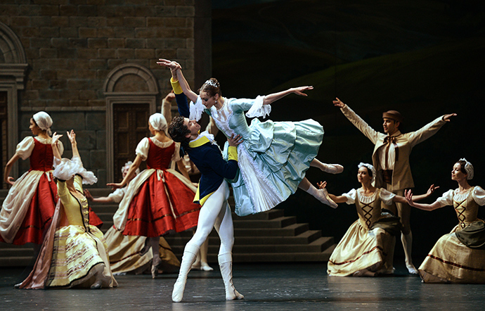 Evgenia Obraztsova as Angela and Igor Tsvirko as Pepinelli during a run-through of Marco Spada by Daniel-Francois-Esprit Auber directed by Pierre Lacotte for the Bolshoi Theatre in Moscow (RIA Novosti / Vladimir Astapkovich)