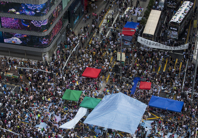 Buses covered with messages of support stop at a main street at Mongkok shopping district after thousands of protesters blocked the road in Hong Kong October 1, 2014. (Reuters/Tyrone Siu)