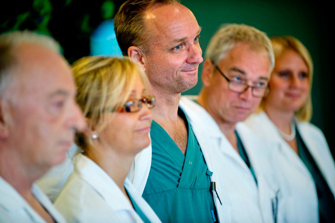 Surgeons Andreas G Tzakis, Pernilla Dahm-Kähler, Mats Brannstrom, Michael Olausson and Liza Johannesson (L-R) speak during a news conference at Sahlgrenska hospital in Gothenburg September 18, 2012.(Reuters / Adam Ihse)