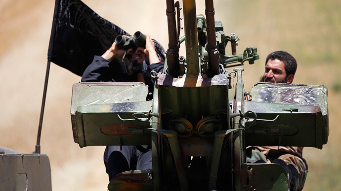 Islamist Syrian rebel group Jabhat al-Nusra members lookout for warplanes loyal to Syria's president Bashar Al-Assad on Al-Khazan frontline of Khan Sheikhoun, northern Idlib province May 17, 2014.(Reuters / Hamid Khatib)