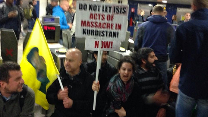 'Unite against ISIS!’ Kurds occupy London’s busiest Tube station