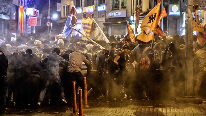 Police used tear gas and water cannon on October 7, 2014 in Istanbul against demonstrators who protest against attacks launched by Islamic State insurgents targeting the Syrian city of Kobane and lack of action by the government.(AFP Photo / Ozan Kose)