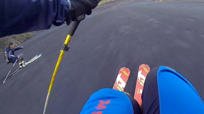 Skiing over cold lava: Italian thrill seekers zoom down Mt Etna (VIDEO)