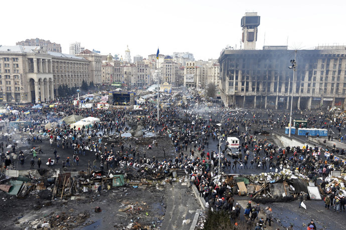 Anti-government protesters build barricades around the Independence Square during clashes with riot police in Kiev February 20, 2014. (Reuters/Vasily Fedosenko)