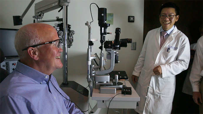 ‘Bionic eye’ helps blind man see again after 33 years (VIDEO)