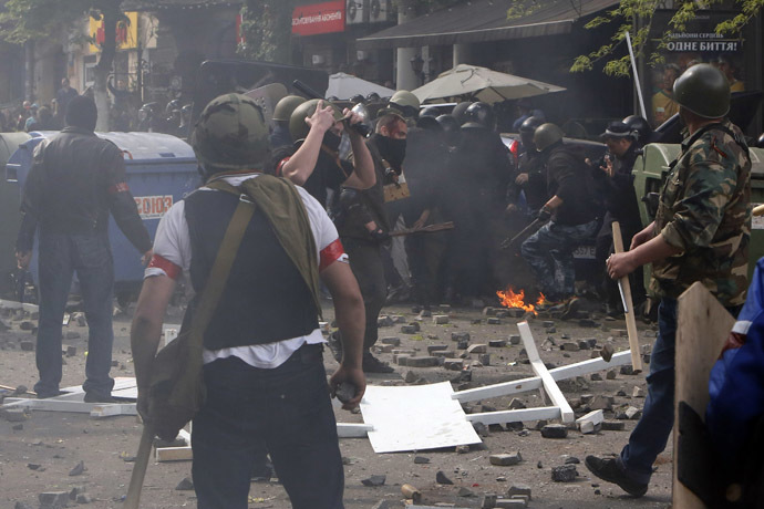 Pro-Russian activists and supporters of the Kiev government clash in the streets of Odessa May 2, 2014. (Reuters/Yevgeny Volokin)